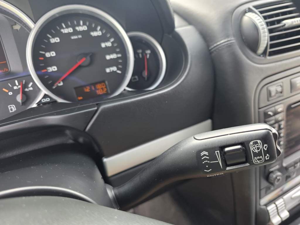 Fahrzeugabbildung Porsche Cayenne S 4.5 L mit 340 PS, V8, Allrad