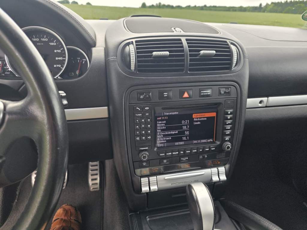 Fahrzeugabbildung Porsche Cayenne S 4.5 L mit 340 PS, V8, Allrad