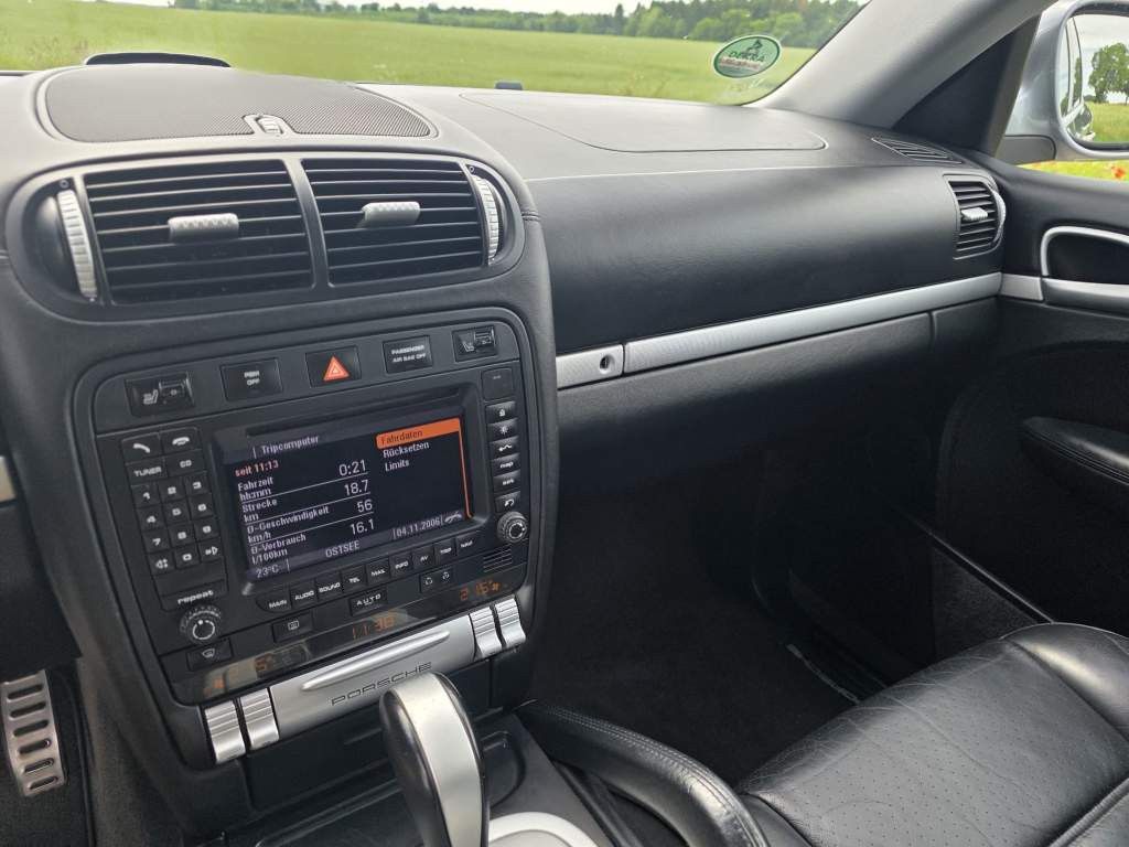 Fahrzeugabbildung Porsche Cayenne S 4.5 L mit 340 PS, V8, Allrad