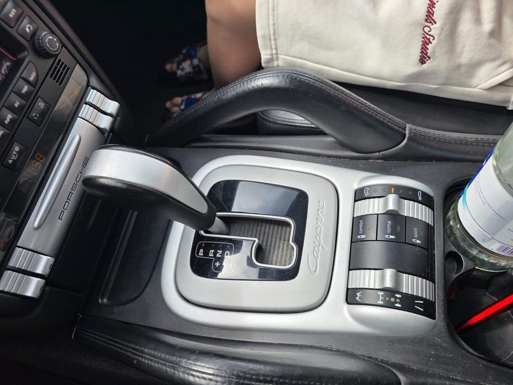 Fahrzeugabbildung Porsche Cayenne S 4.5 L mit 340 PS, V8, Allrad