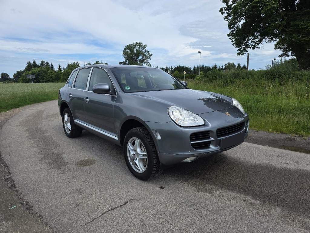 Fahrzeugabbildung Porsche Cayenne S 4.5 L mit 340 PS, V8, Allrad