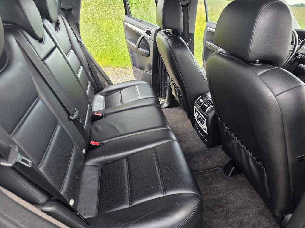 Fahrzeugabbildung Porsche Cayenne S 4.5 L mit 340 PS, V8, Allrad