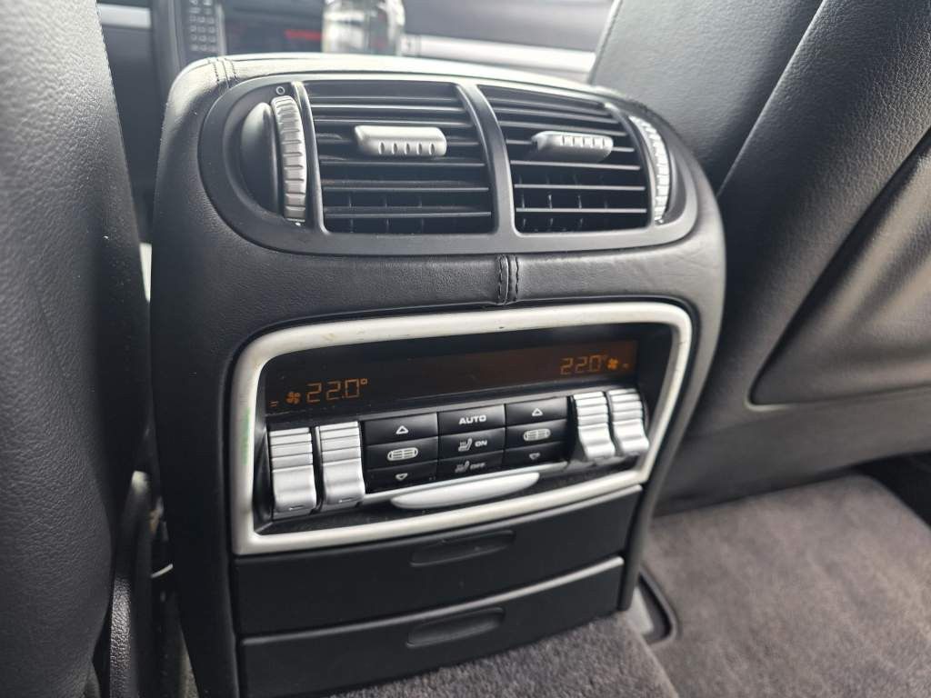 Fahrzeugabbildung Porsche Cayenne S 4.5 L mit 340 PS, V8, Allrad