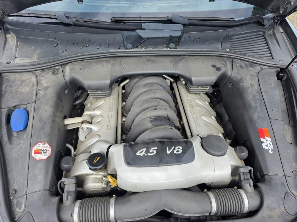 Fahrzeugabbildung Porsche Cayenne S 4.5 L mit 340 PS, V8, Allrad