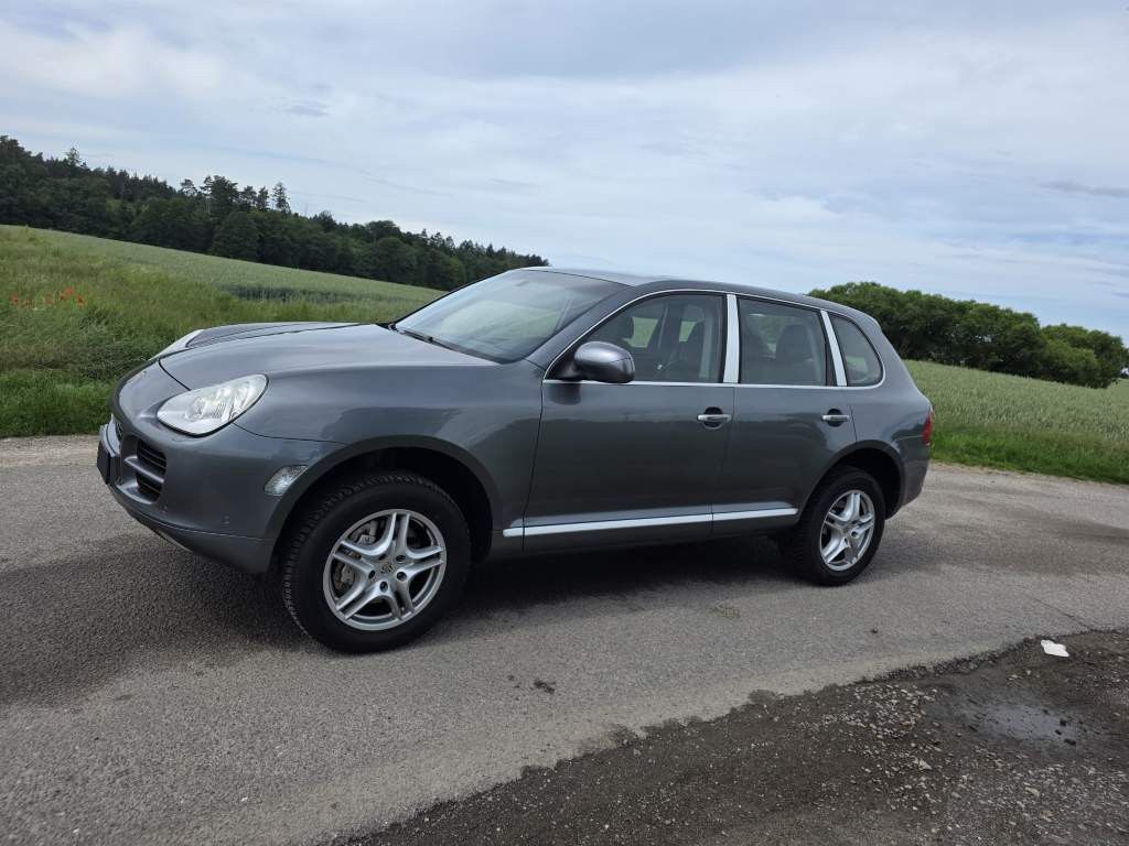 Fahrzeugabbildung Porsche Cayenne S 4.5 L mit 340 PS, V8, Allrad