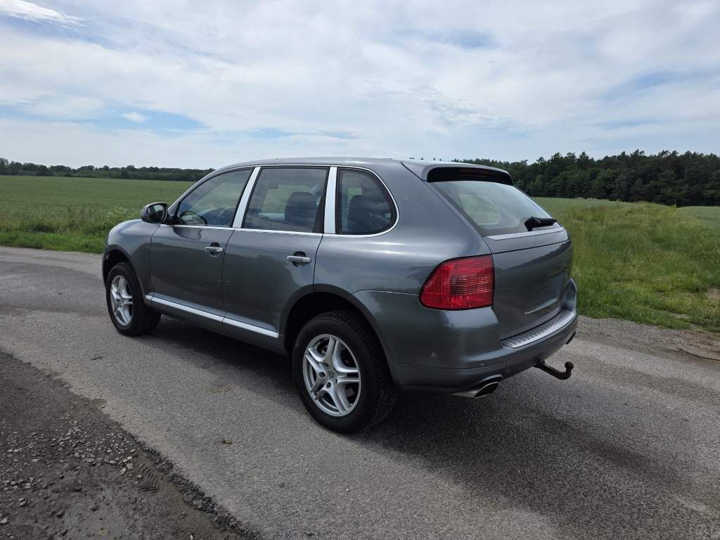 Fahrzeugabbildung Porsche Cayenne S 4.5 L mit 340 PS, V8, Allrad