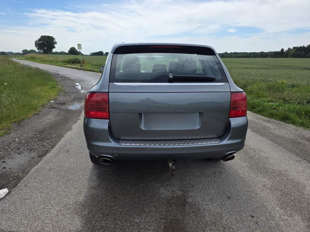 Fahrzeugabbildung Porsche Cayenne S 4.5 L mit 340 PS, V8, Allrad