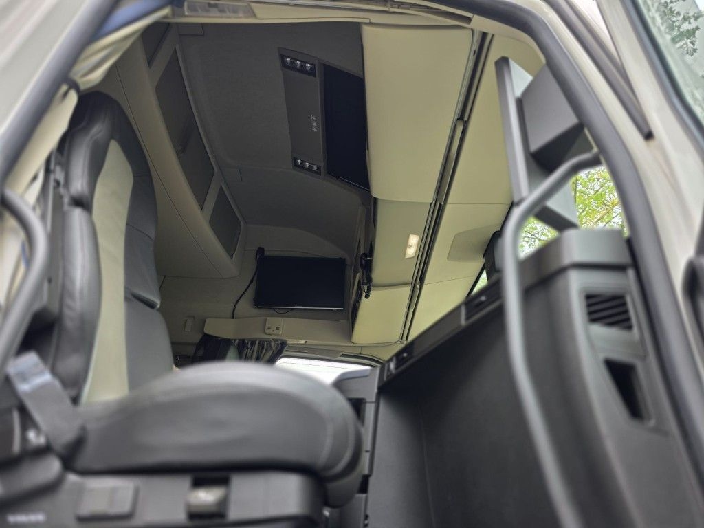 Fahrzeugabbildung Volvo FH 460 neues Modell, 2 Kreis-Hydr, Standklima