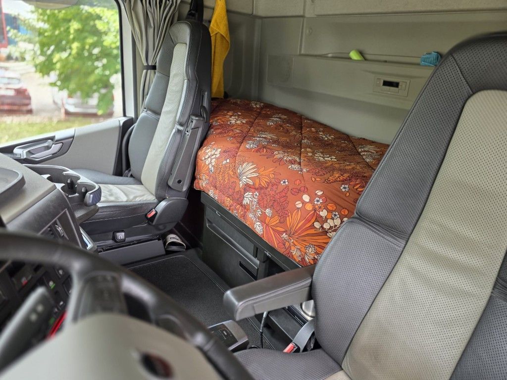 Fahrzeugabbildung Volvo FH 460 neues Modell, 2 Kreis-Hydr, Standklima