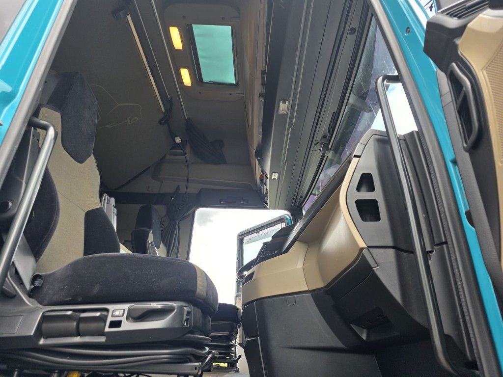 Fahrzeugabbildung MAN 18.470 TGX XXL Unfall, Retarder, 2 Kreis Hydr.