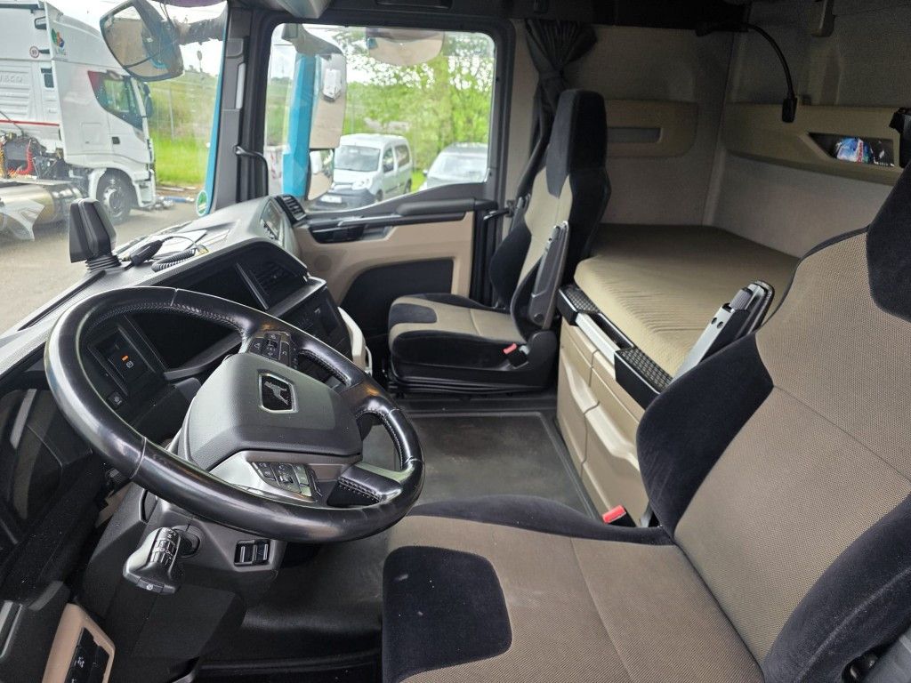 Fahrzeugabbildung MAN 18.470 TGX XXL Unfall, Retarder, 2 Kreis Hydr.