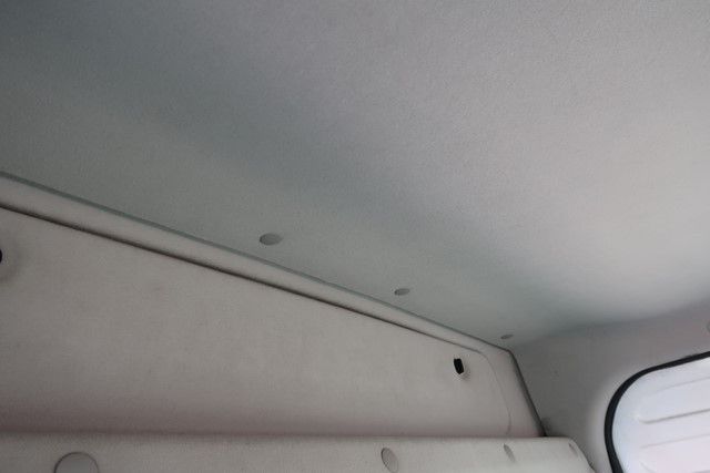 Fahrzeugabbildung Ford Transit 9 Sitzer Bus mit Motorschaden
