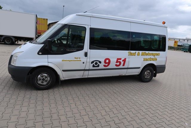 Fahrzeugabbildung Ford Transit 9 Sitzer Bus mit Motorschaden