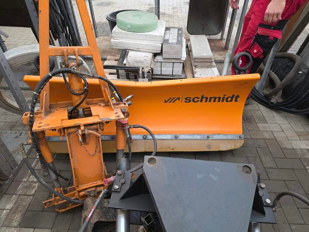 Fahrzeugabbildung Schmidt Schmidt Aebi Flexigo150,Besen,Streuaufbau,Schild