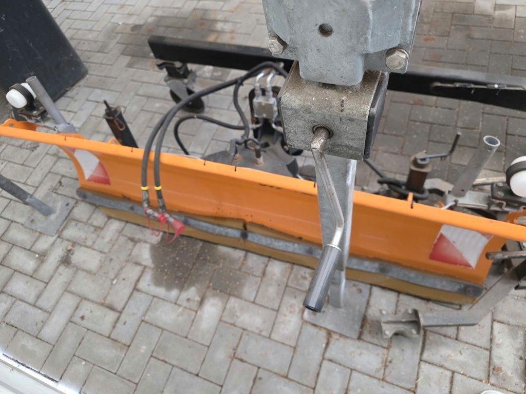 Fahrzeugabbildung Schmidt Aebi-Schmidt Flexigo 150 Winterd, Streuer+Schild