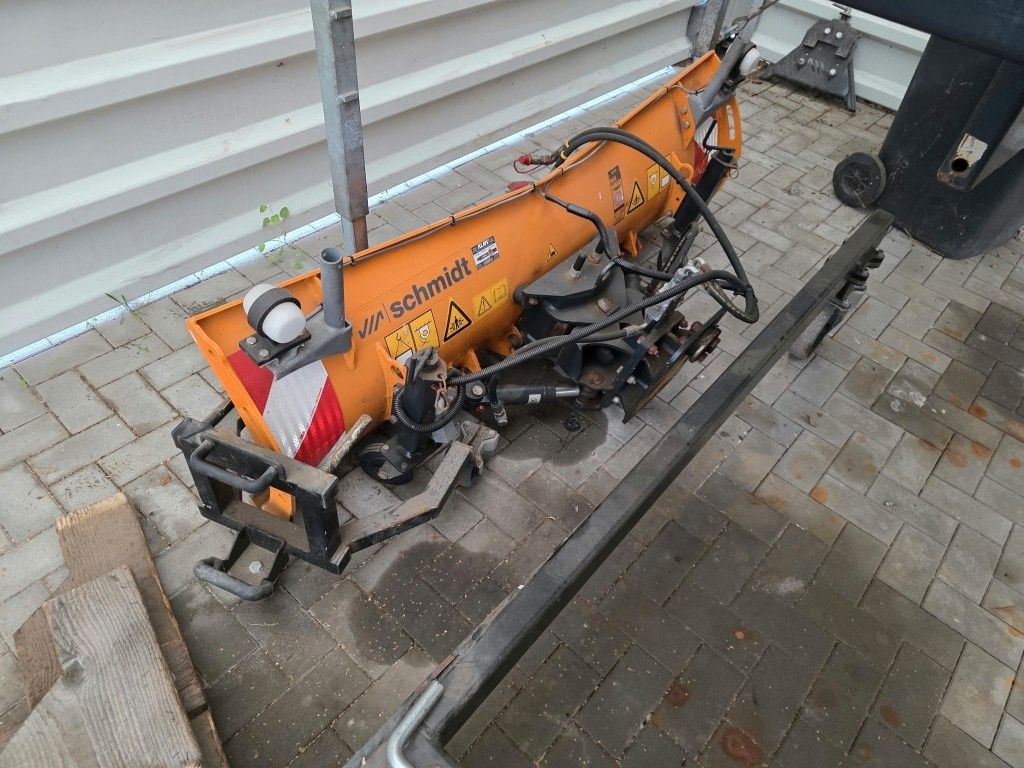 Fahrzeugabbildung Schmidt Aebi-Schmidt Flexigo 150 Winterd, Streuer+Schild