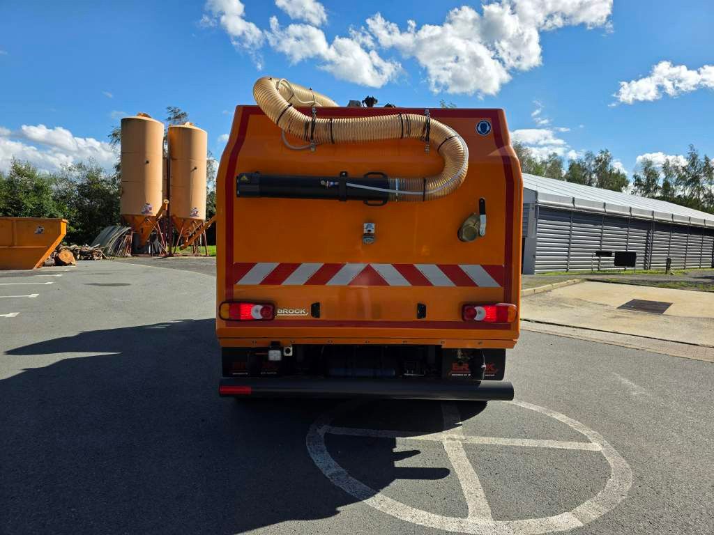 Fahrzeugabbildung DAF XB 210 Kehrmaschine wie neu Brock VS4 Kehraufbau