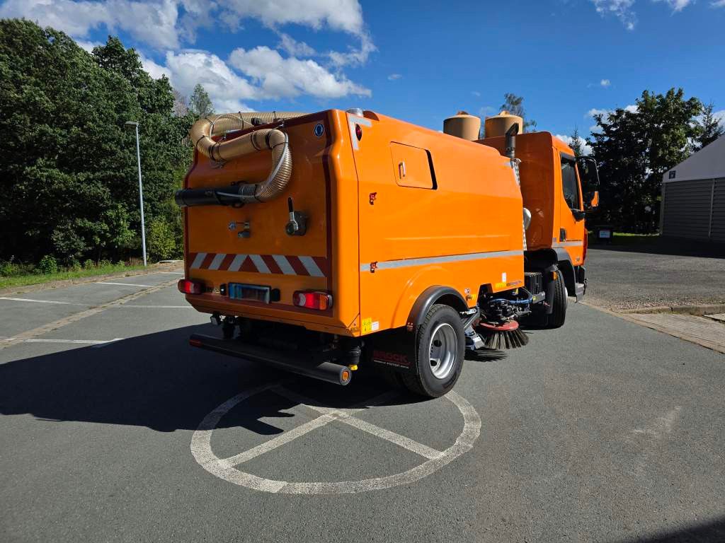 Fahrzeugabbildung DAF XB 210 Kehrmaschine wie neu Brock VS4 Kehraufbau