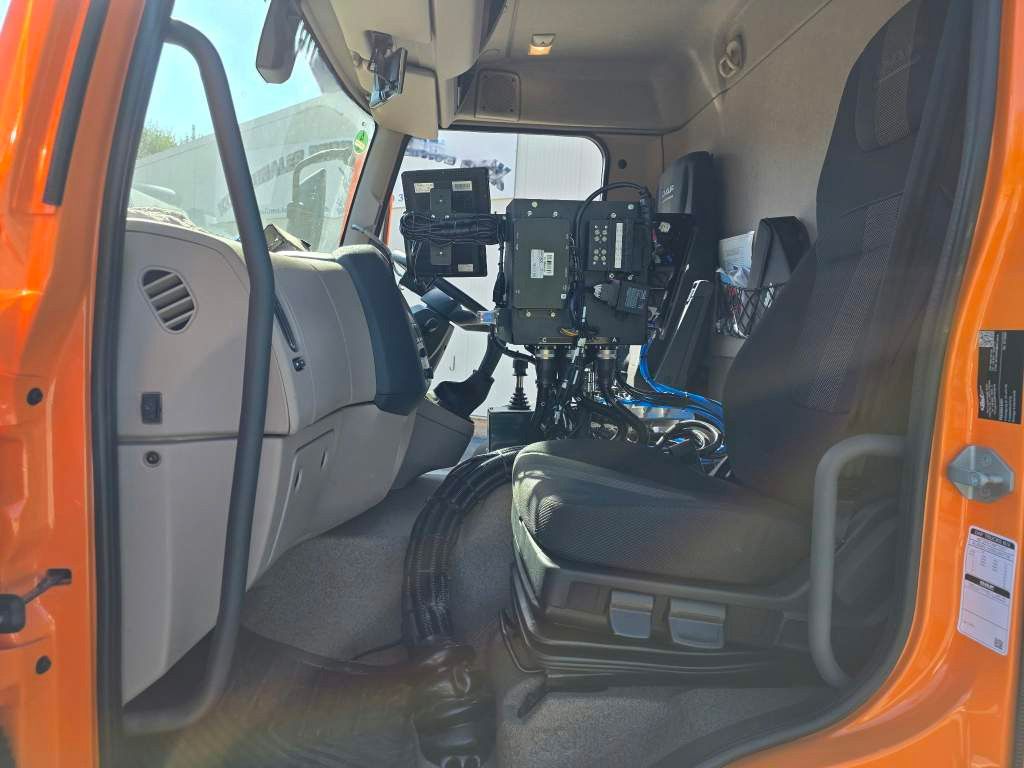 Fahrzeugabbildung DAF XB 210 Kehrmaschine wie neu Brock VS4 Kehraufbau