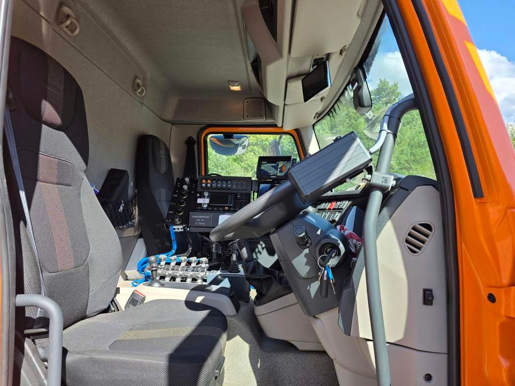 Fahrzeugabbildung DAF XB 210 Kehrmaschine wie neu Brock VS4 Kehraufbau