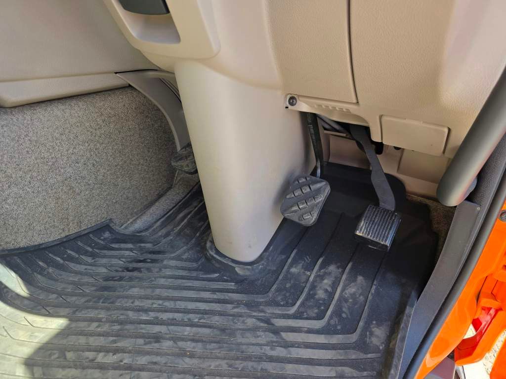 Fahrzeugabbildung DAF XB 210 Kehrmaschine wie neu Brock VS4 Kehraufbau