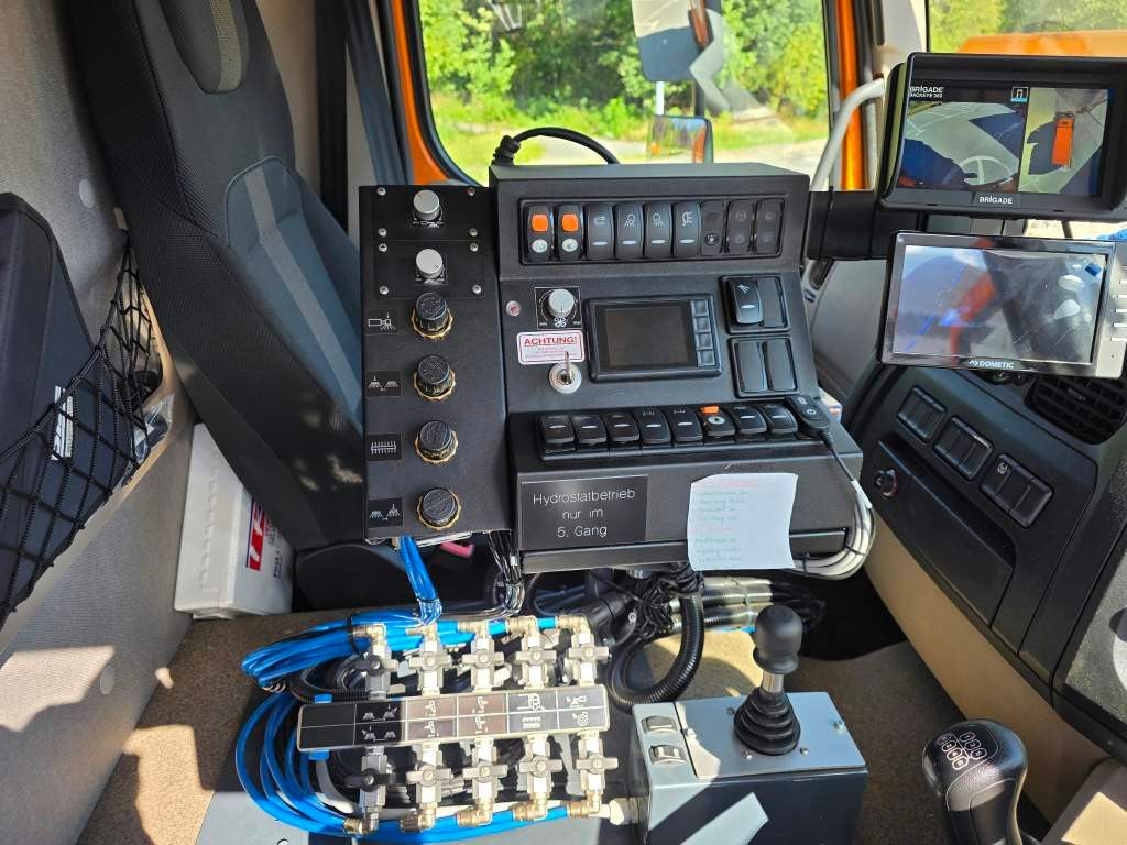 Fahrzeugabbildung DAF XB 210 Kehrmaschine wie neu Brock VS4 Kehraufbau