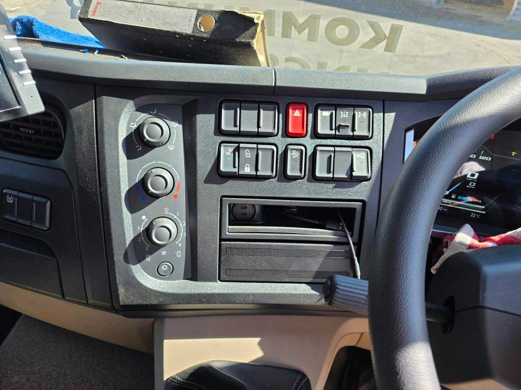 Fahrzeugabbildung DAF XB 210 Kehrmaschine wie neu Brock VS4 Kehraufbau