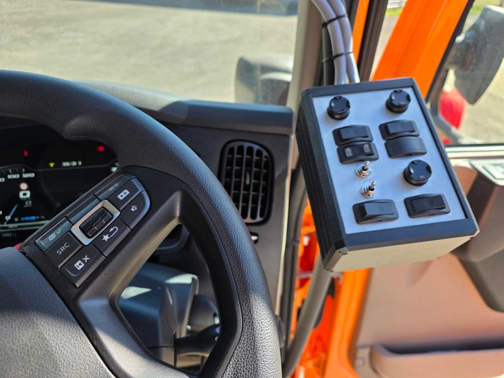 Fahrzeugabbildung DAF XB 210 Kehrmaschine wie neu Brock VS4 Kehraufbau