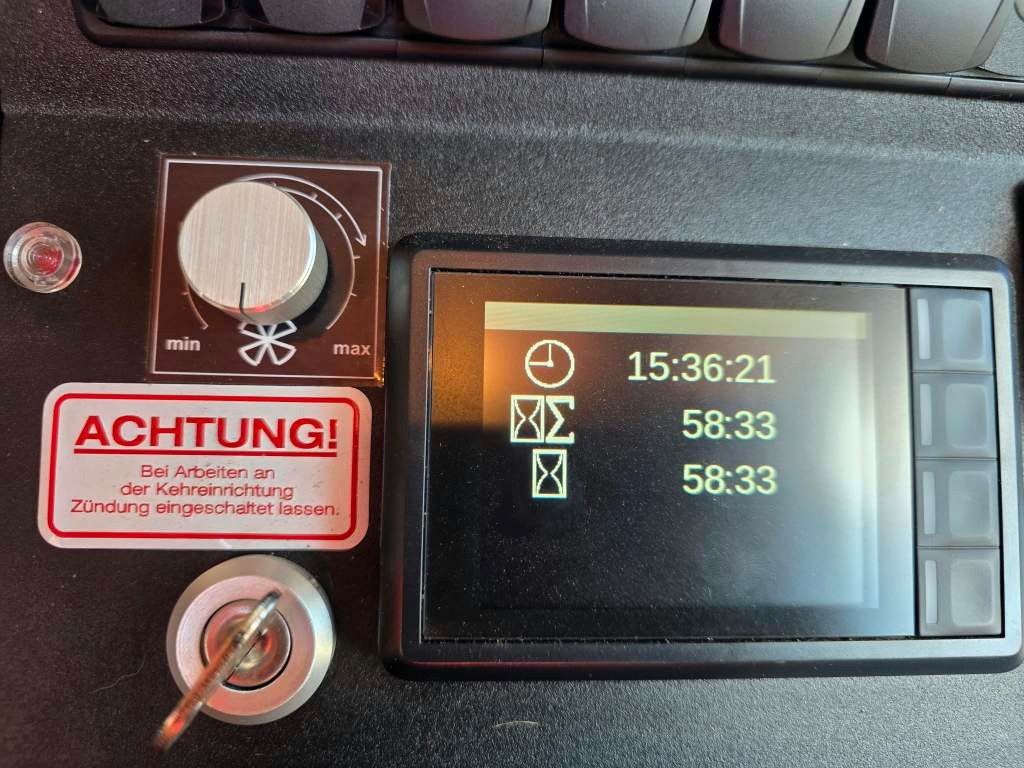Fahrzeugabbildung DAF XB 210 Kehrmaschine wie neu Brock VS4 Kehraufbau