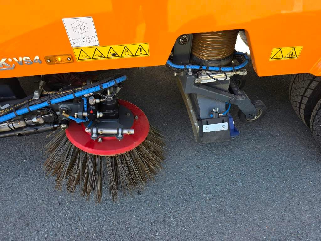 Fahrzeugabbildung DAF XB 210 Kehrmaschine wie neu Brock VS4 Kehraufbau