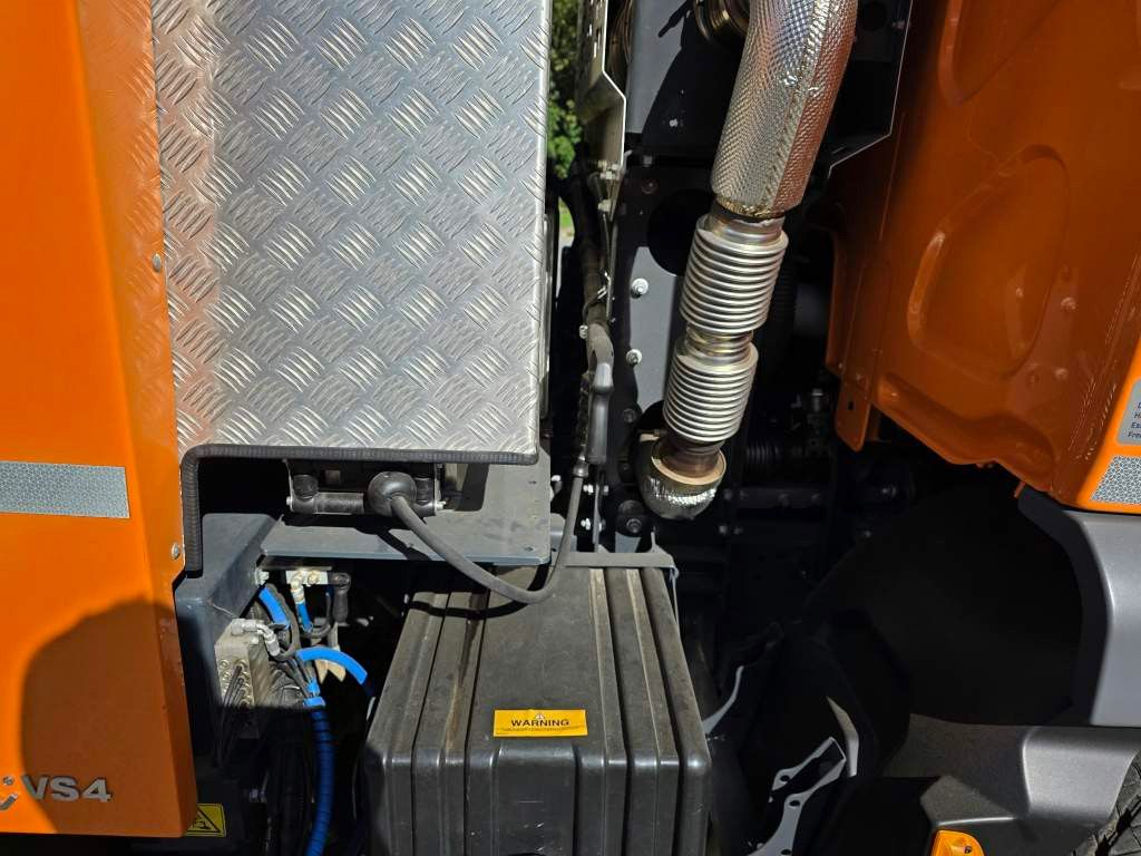 Fahrzeugabbildung DAF XB 210 Kehrmaschine wie neu Brock VS4 Kehraufbau