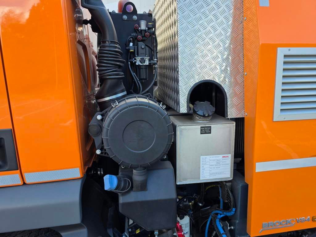Fahrzeugabbildung DAF XB 210 Kehrmaschine wie neu Brock VS4 Kehraufbau
