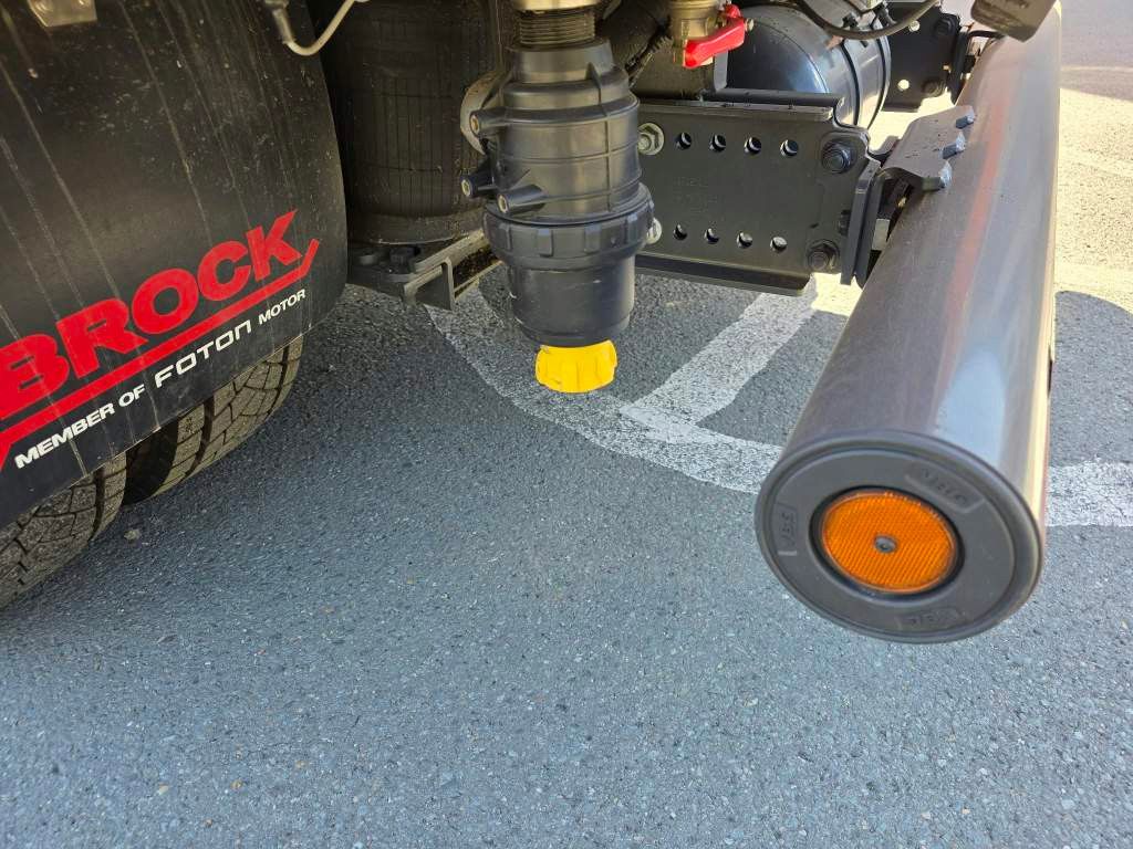 Fahrzeugabbildung DAF XB 210 Kehrmaschine wie neu Brock VS4 Kehraufbau