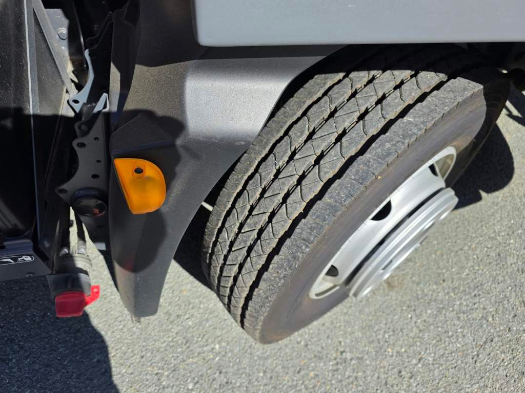 Fahrzeugabbildung DAF XB 210 Kehrmaschine wie neu Brock VS4 Kehraufbau