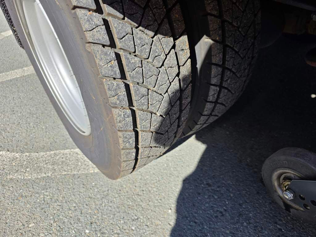 Fahrzeugabbildung DAF XB 210 Kehrmaschine wie neu Brock VS4 Kehraufbau