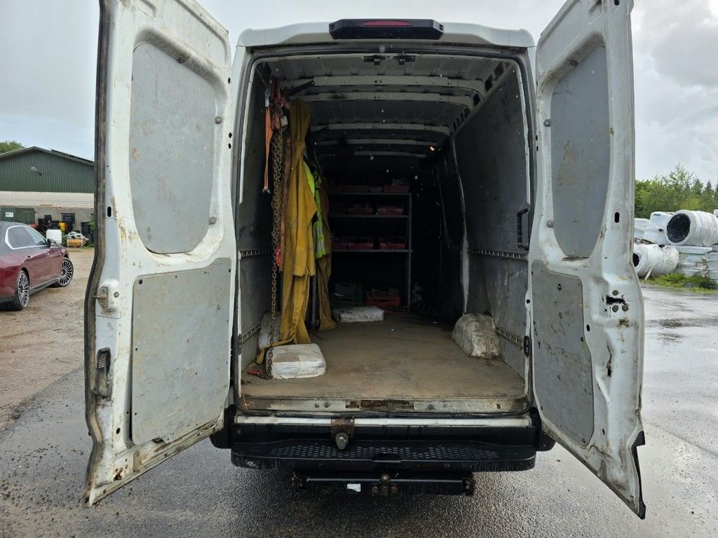 Fahrzeugabbildung Iveco 35S16, 1+2 Sitzer, Klima Automat, Trennwand, AHK