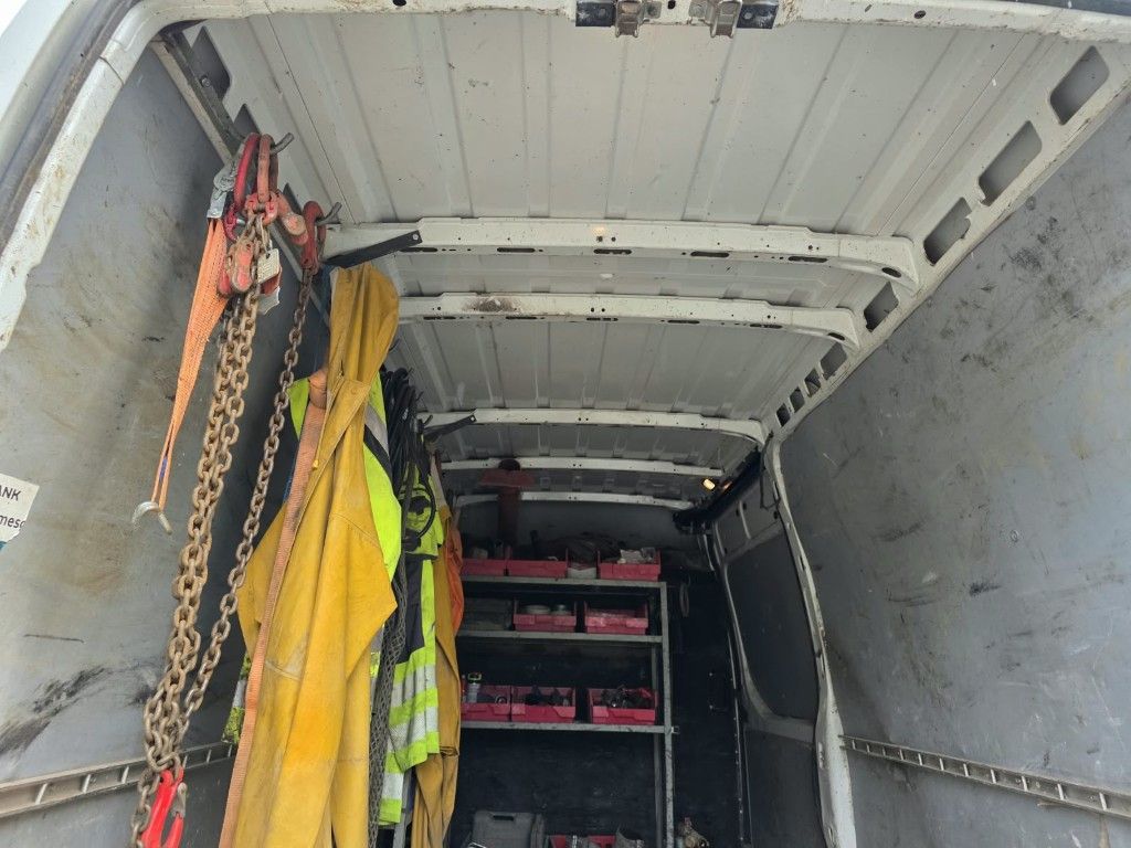 Fahrzeugabbildung Iveco 35S16, 1+2 Sitzer, Klima Automat, Trennwand, AHK
