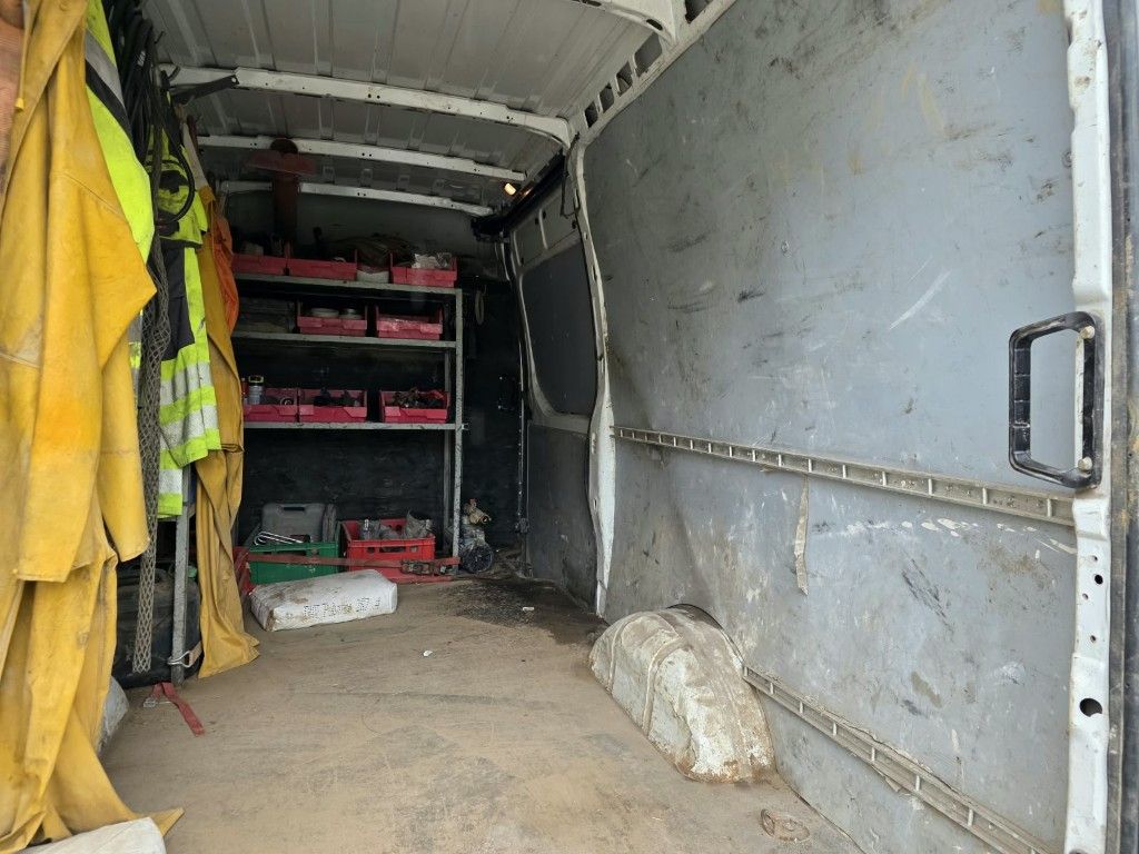 Fahrzeugabbildung Iveco 35S16, 1+2 Sitzer, Klima Automat, Trennwand, AHK