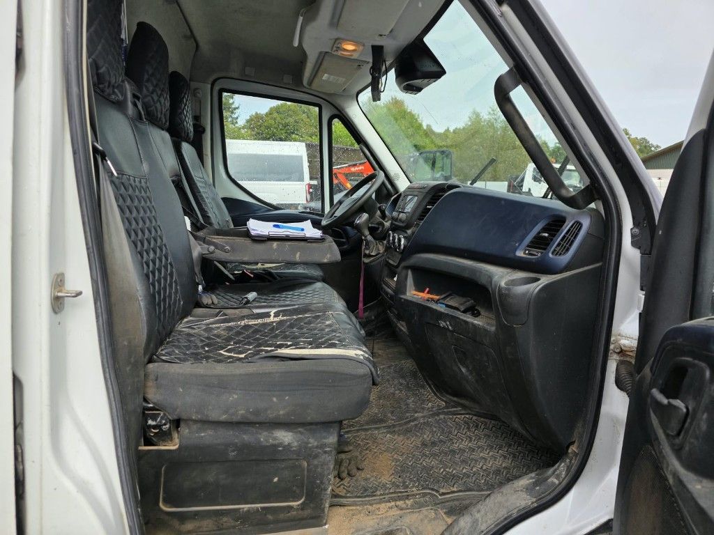 Fahrzeugabbildung Iveco 35S16, 1+2 Sitzer, Klima Automat, Trennwand, AHK