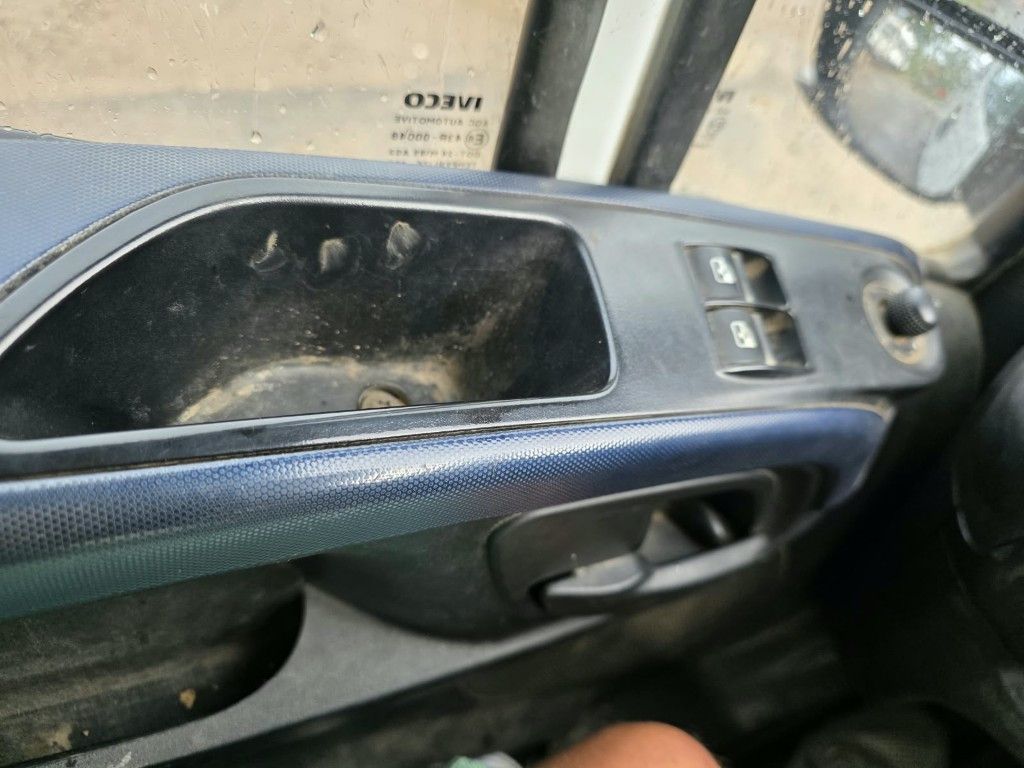 Fahrzeugabbildung Iveco 35S16, 1+2 Sitzer, Klima Automat, Trennwand, AHK