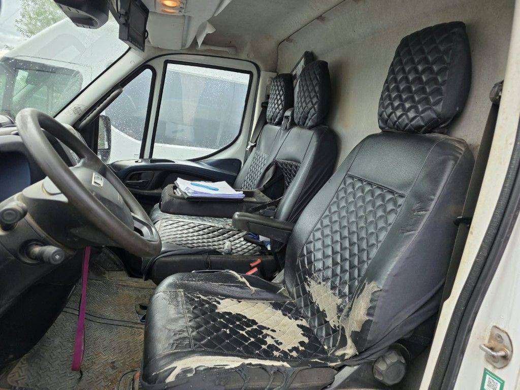 Fahrzeugabbildung Iveco 35S16, 1+2 Sitzer, Klima Automat, Trennwand, AHK