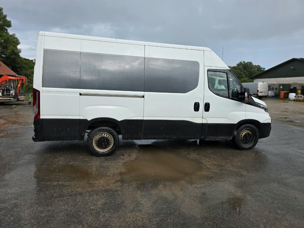 Fahrzeugabbildung Iveco 35S16, 1+2 Sitzer, Klima Automat, Trennwand, AHK