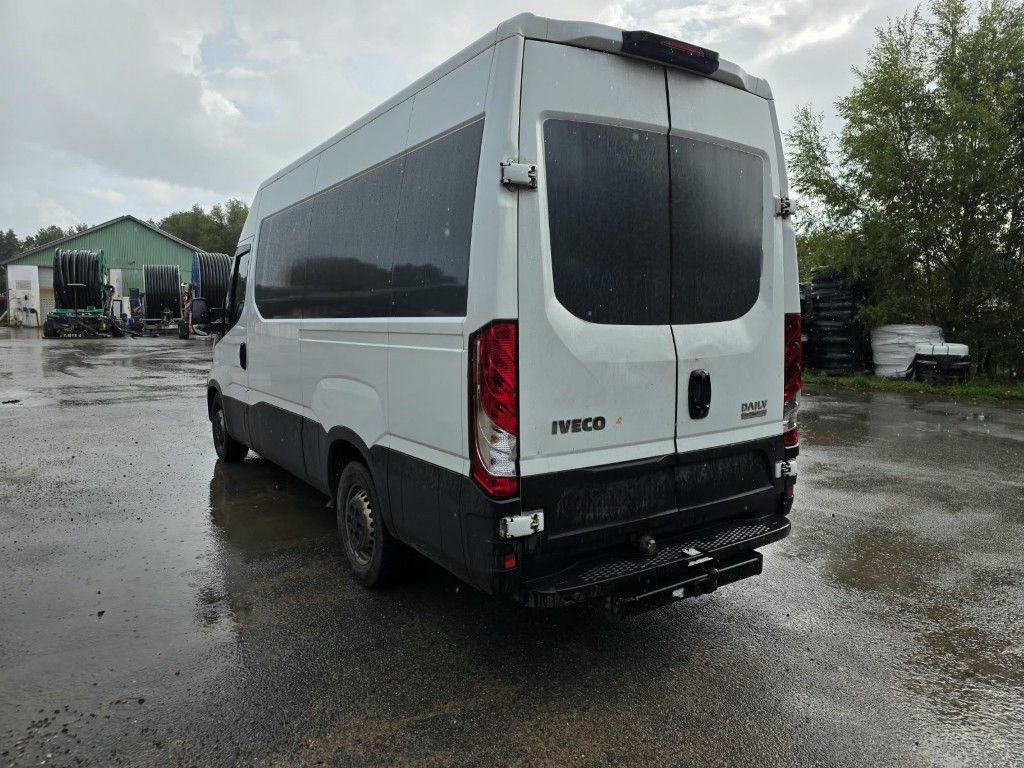 Fahrzeugabbildung Iveco 35S16, 1+2 Sitzer, Klima Automat, Trennwand, AHK