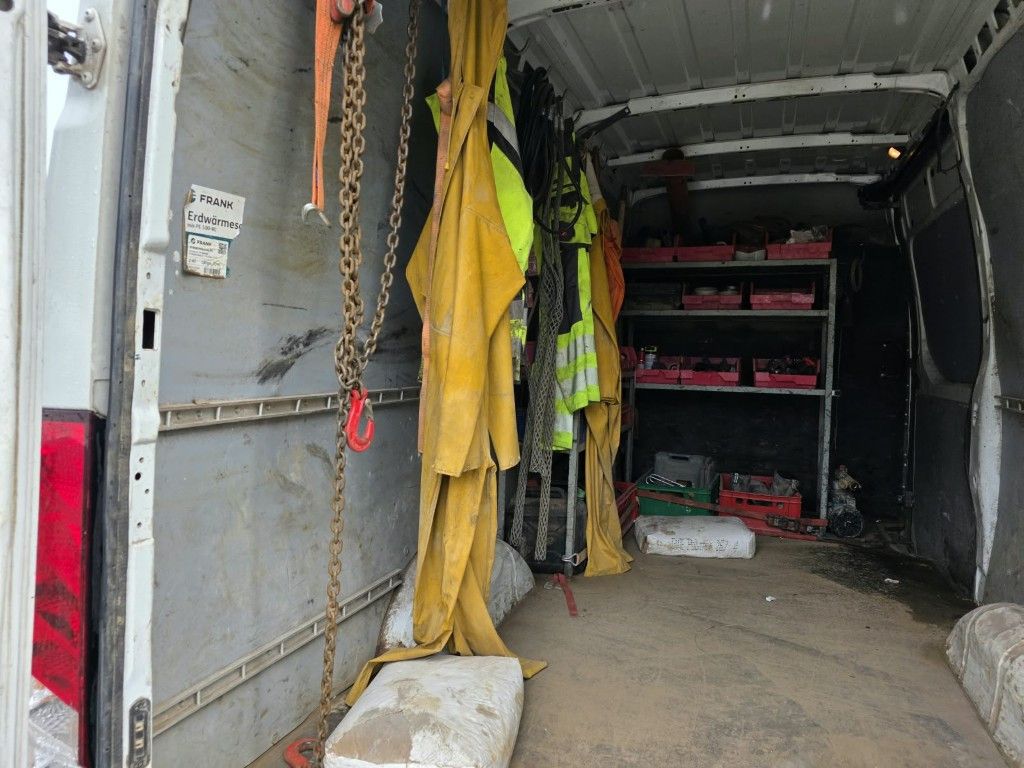 Fahrzeugabbildung Iveco 35S16, 1+2 Sitzer, Klima Automat, Trennwand, AHK