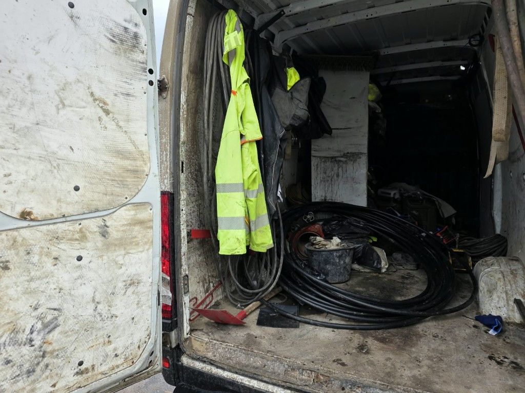 Fahrzeugabbildung Iveco 35S16 HiMatic, Klima Automat, 1+2 Sitzer, AHK