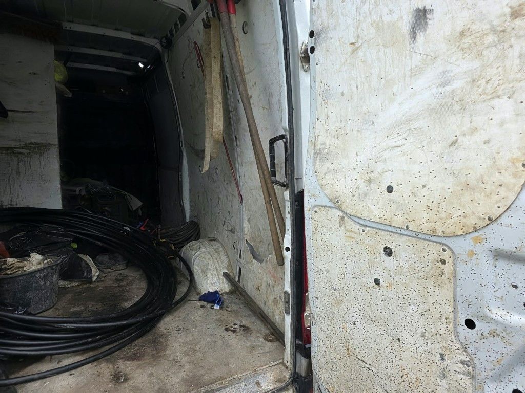 Fahrzeugabbildung Iveco 35S16 HiMatic, Klima Automat, 1+2 Sitzer, AHK