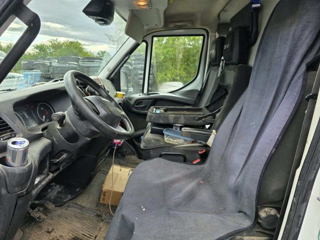 Fahrzeugabbildung Iveco 35S16 HiMatic, Klima Automat, 1+2 Sitzer, AHK